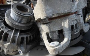 Lee más sobre el artículo Transformar un alternador de coche en un generador casero de emergencia para tu taller