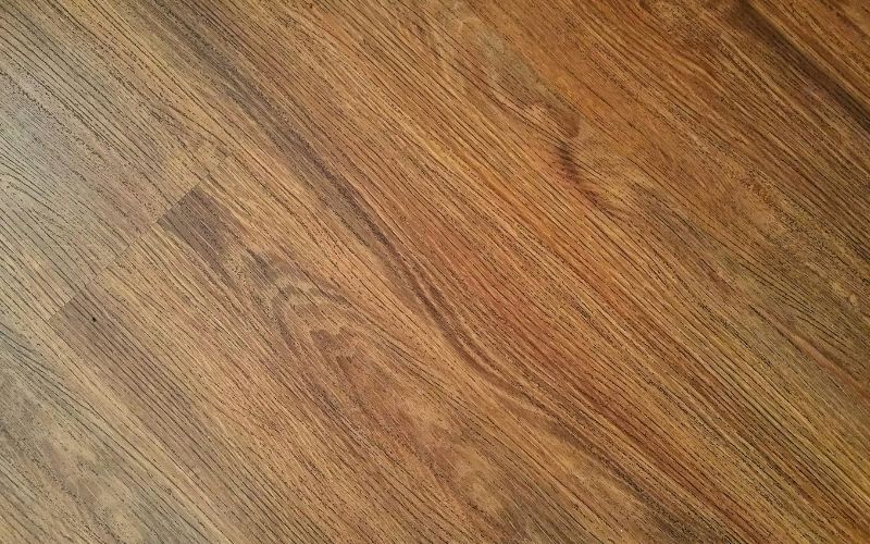 Lee más sobre el artículo Diferencias entre suelos de vinilo y suelos laminados